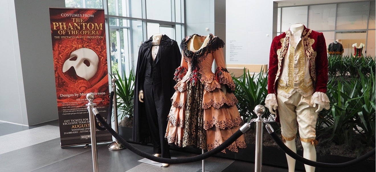 The PHANtastic Costumes of The Phantom of the Opera ...